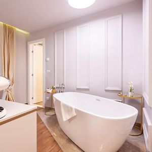 Deluxe Double Room Bath